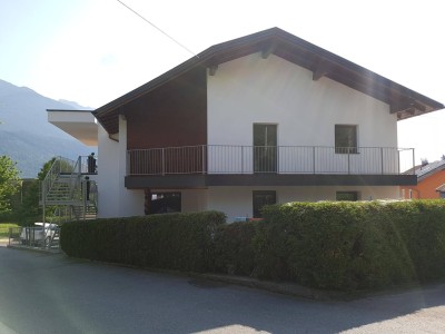 Möblierte 3-Zimmer Wohnung mit Balkon und Carport