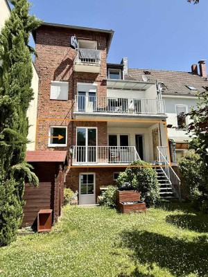 Zentrales Wohnen mit eigenem Garten und Garage