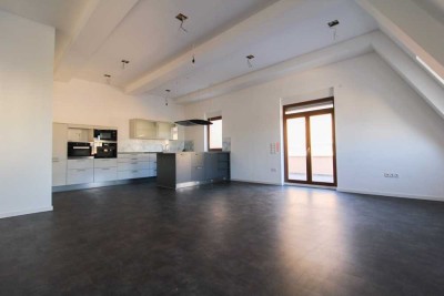 Modernisierte Dachgeschosswohnung im Zentrum von Landau