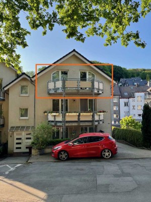 Gepflegte lichtdurchflutete Dachgeschosswohnung mit 11 qm Südbalkon in Velbert-Nierenhof