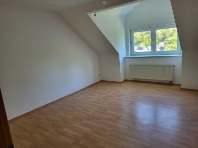 renovierte 2-Zimmer Wohnung mit Parkplatz