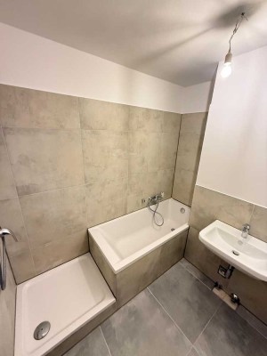 Erstbezug nach Sanierung – Lichtdurchflutete 3-Zimmer-Wohnung in Rheydt mit 2 Dachterrassen!