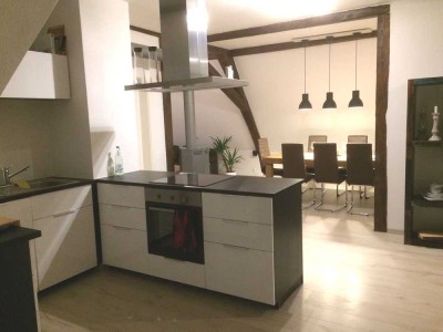 Moderne 3-Zimmer-Wohnung mit Balkon, Schwedenofen, Einbauküche und Stellplatz