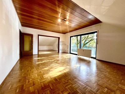 TRAUMHAFTE HELLE DACHGESCHOSSWOHNUNG MIT GROßEM BALKON UND NATURBLICK IN RUHIGER LAGE