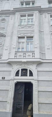 Saniere, unbefristete Altbauwohnung nähe Spittelau