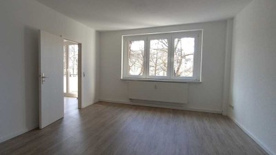 geräumige 4 Raum mit großer Küche und Balkon in Pölbitz