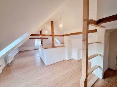 Ruhige, naturnahe Dachgeschoss Neubauwohnung mit guter Anbindung und Stadtbahnnähe