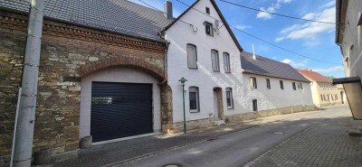 Höll Immobilien: Mehrgenerationenhaus mit schönem gepflegtem Grundstück zu verkaufen