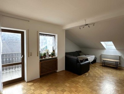 Helle 3-Zimmer-Dachgeschoßwohnung mit großem Balkon