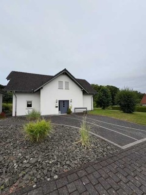 Gepflegtes Einfamilienhaus mit großem Grundstück in Steimel
