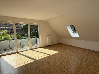 Tolle Wohnung mit Balkon und EBK!