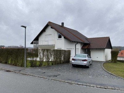 Preiswertes, modernisiertes 6-Raum-Einfamilienhaus mit gehobener Innenausstattung in Schönau