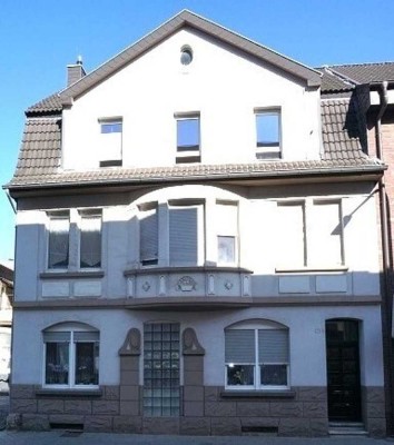 Vierfamilienhaus zentral gelegen, mit individuellem Schnitt und Ausbau-Potential