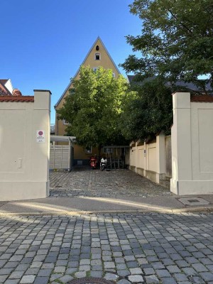"ALTBAU CHARME lichtdurchflutete geräumige 3,5 ZKB" zentrale Lage Nähe Dom, ZUG München/Stuttgart