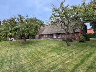 Denkmalschutz: Charmantes Reetdachhaus aus ca. dem Jahr 1790 in Rabenholz