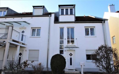 Herrliche 3,5 Zi.-Mais.-Whg (OG+DG) mit gr. Balkon, EBK und E-Garage in TOP-Wohnlage, Eching (S1)