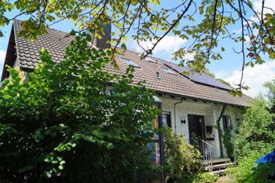 Roßtal-S-Bahn Nähe: Einfamilienhaus mit PV, Solar, Doppelgarage und Traumblick auf Felder und Wiesen