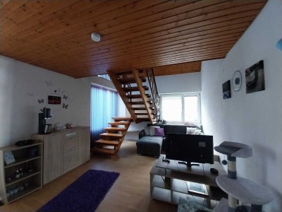 Geschmackvolle, vollständig renovierte 2-Zimmer-Maisonette-Wohnung mit Einbauküche in Mehlmeisel