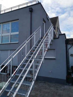 Helle Maisonettewohnung mit Charme, Dachbalken & Terrasse – Haustiere erlaubt �
