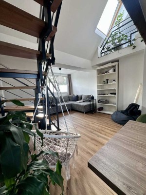Geschmackvolle 2,5-Raum-Maisonette-Wohnung mit geh. Innenausstattung mit Balkon und EBK in Düssldorf