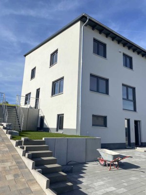 Großzügige DHH mit PV-Anlage, Speicher, Wallbox , EBK, 2 Bädern und Carport