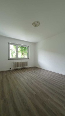 3-Zimmer -- neu renoviert !!