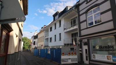 Erstbezug, großzügige Neubau-Dachstudiowohnung mit großer Dachterrasse