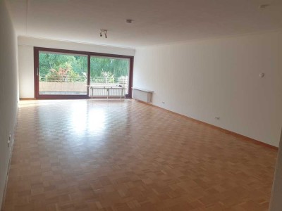 Vermietung einer großzügigen 3-Zimmer-Wohg. ca. 110 qm, mit großem Sonnenbalkon