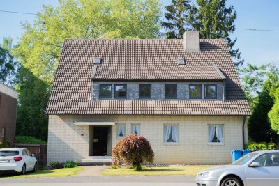 Einfach gehaltene, lichtdurchflutete 2,5-Zimmer-Wohnung in guter Lage direkt am Sollbrüggenpark