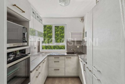 Bezugsfreie, kernsanierte 2-Raumwohnung mit Balkon, TG -Stellplatz, Außenstellplatz & Einbauküche