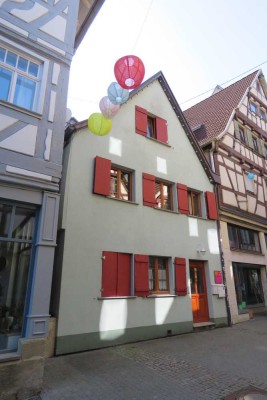 Einfamilienhaus mit Einliegerwohnung, in Marktplatznähe / Herrenberg, provisionsfrei