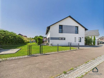 Schnell sein lohnt sich! Ihr neues Zuhause: Großzügiges Zweifamilienhaus mit Traumgarten in Riegel