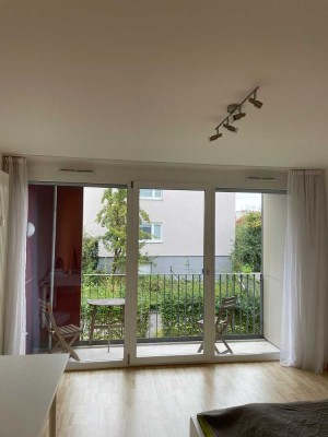 Moderne Studentenwohnung gegenüber den Universität mit Balkon und EBK.