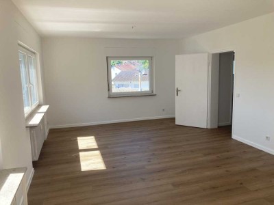 Lichtdurchflutete, modern renovierte 2 ZKB mit EBK