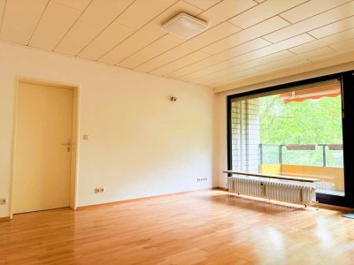 Ansprechende 3-Zimmer-Wohnung mit großer Loggia und Tiefgaragenplatz in ruhiger Lage von St. Jürgen.