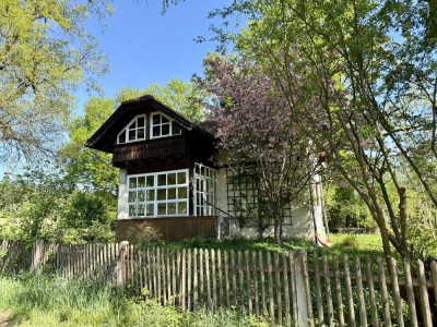 Charmantes historisches Ammerseehaus von 1903 mit weitläufigem Westgarten und Weitblick