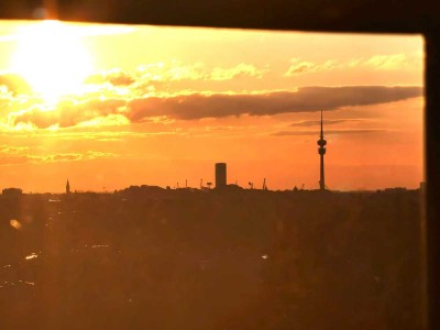 Ⓣop-Gelegenheit hoch zu wohnen/ hoch zu vermieten. Gepflegt & großer Balkon. 25 m über Bogenhausen.