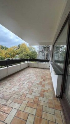 3-4 Zimmer Wohnung mit Aufzug, Balkon & Tiefgarage in guter Lage zu verkaufen.