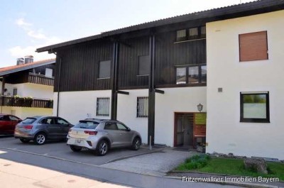 "Stilvolles Wohnen in Oberstaufen -
Drei Zimmer-Wohnung mit Balkon, Garage und Naturblick"