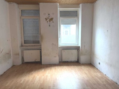 Geräumige 4-Zimmer-Wohnung mit viel Potenzial im Herzen von Pirmasens