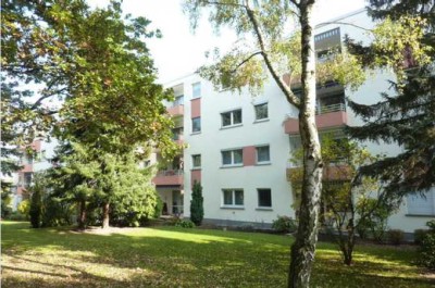 Modernisierte 4-Raum-Wohnung mit Balkon und Einbauküche in Schwalbach