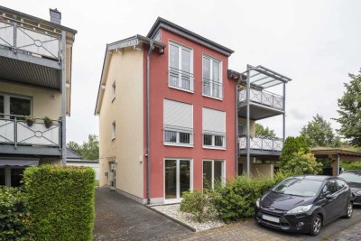 Bezugsfreie, sanierte Wohnung mit Terrasse, EBK und Stellplatz in zentraler Lage von Rheinbach