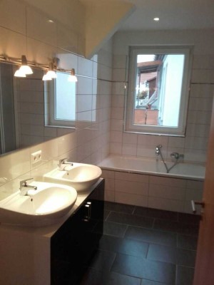 DG Wohnung nähe Brettschneider Park mit Kamin, offener Küche, Wanne, Dusche, Stellplatz!