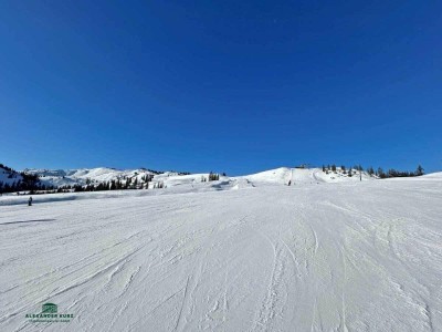 SAALBACH, Zweitwohnsitz-Wohnung im Zentrum, Ski-in/Ski-out