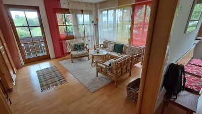 Helle 2,5-Zimmer-Wohnung  (teilmöbliert) mit gehobener Ausstattung, Balkon & EBK in Blaichach