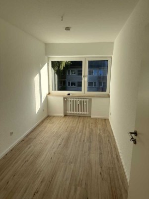 ERSTBEZUG NACH SANIERUNG: 3-Zi. Wohnung