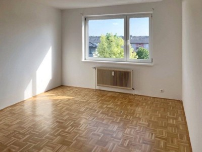 WOHNEN IM GRÜNEN - 3 ZIMMER WOHNUNG MIT BALKON UND PARKPLATZ