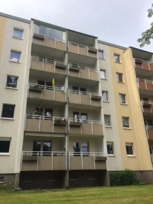 Gemütliche 3-Zimmer mit Laminat, EBK, Balkon und Dusche in sehr ruhiger Lage!