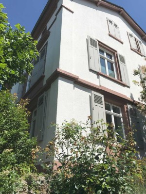 Bad Soden - moderne und helle 2 ZW mit EBK in einer Altbauvilla samt Terrasse