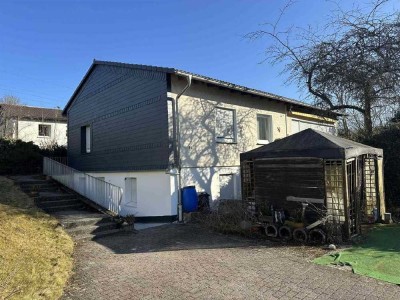 RESERVIERT!/ Großzügiges Einfamilienhaus mit Einliegerwohnung  
Viel Platz für Ihre Wohnträu
